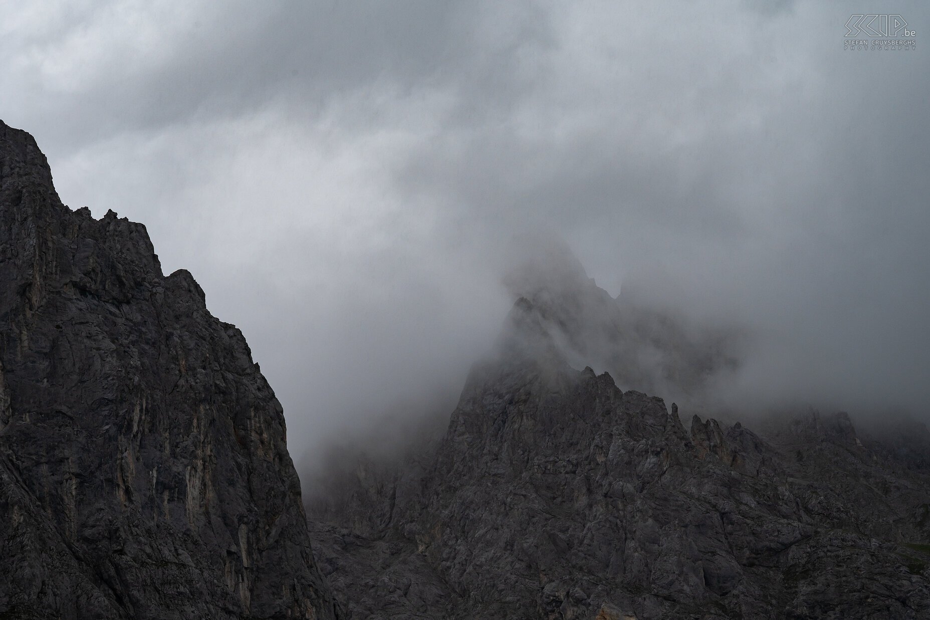 Dachstein Rotspieken rondom de Dachstein gletsjer die op een hoogte van 2700m ligt Stefan Cruysberghs